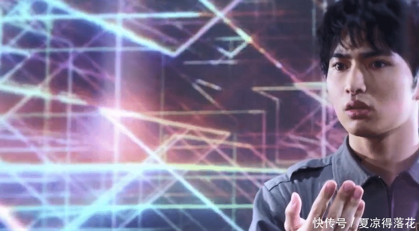 大鼎|澤塔奧特曼制作一枚怪獸勛章要多久只要3秒，那奧特勛章呢！