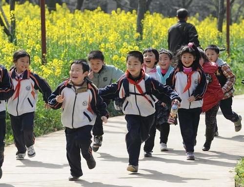 世界上最长的路是什么路？看完小学生的答案，老师果断给了满分