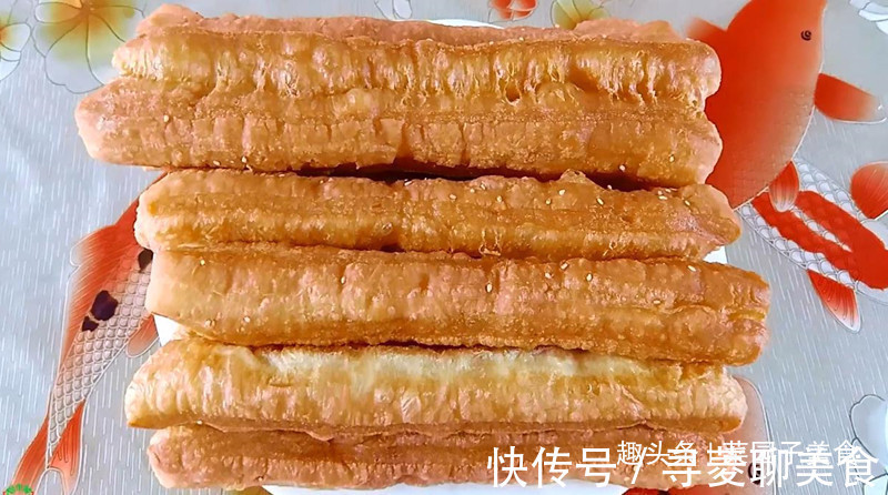 炸油条,还分热油和冷油下锅原来以前一直犯错,难怪油条不蓬松