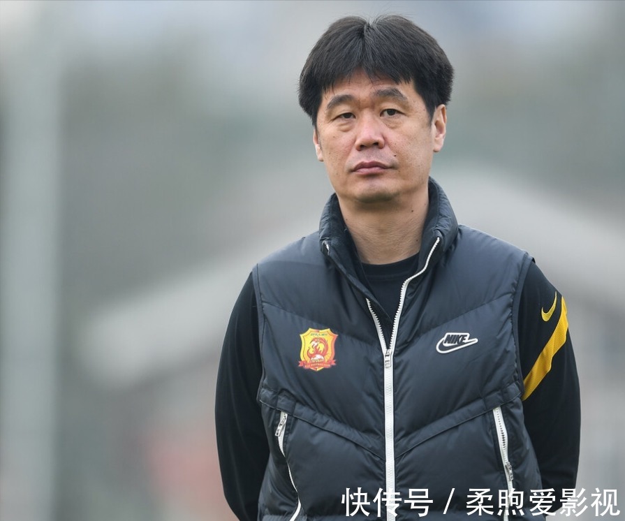 体能|国足内讧!韦世豪和李铁团队爆冲突,被足协开除,李霄鹏面临两难