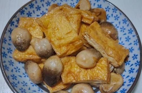 它比鸡肉贵，比鸡蛋好吃，加豆腐简单一炒，鲜嫩下饭，真香