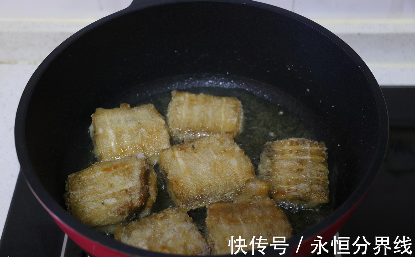 煎鱼|不管煎什么鱼，切忌直接下锅，学会这1招，鱼肉不破不粘锅
