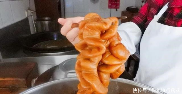 谢记|105元一斤的谢记大肠开了35年,每天卤200多斤不够卖