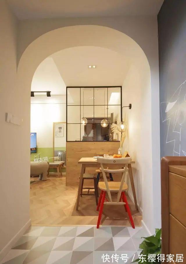 隔断|50㎡小户型单身公寓,巧用玻璃门作隔断,一个人住太舒服了