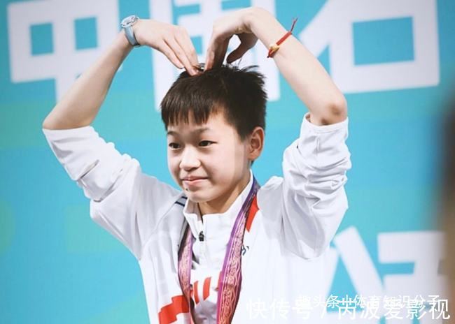 全運(yùn)會(huì)|領(lǐng)導(dǎo)給全紅嬋獻(xiàn)花紅姐頭都不抬！師姐趕緊提醒，紅姐立馬變乖了