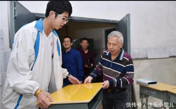 身高|“00后是吃啥长大的？”，因娃长太高引老师不满，连训话都不敢了