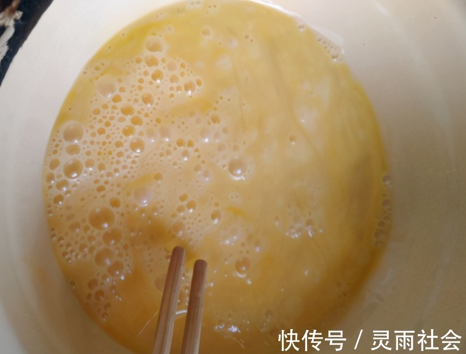 牛奶|鸡蛋和牛奶是天生一对，隔三差五给孩子吃，香甜嫩滑，营养易吸收