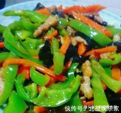 番茄焖排骨|美食推荐油豆腐炒辣椒、番茄焖排骨、青椒木耳肉丝、土豆酱鸡块