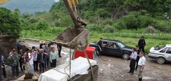 母谢氏$王安石父亲墓被发现,专家挖到一半,王安石36代孙来了!