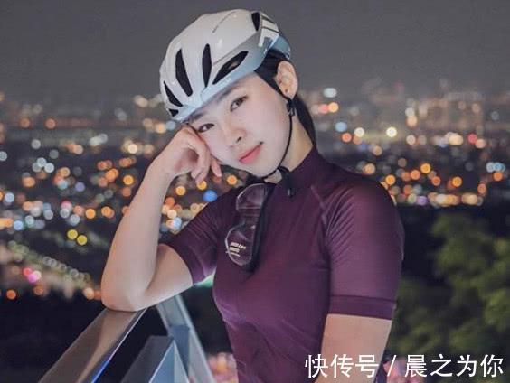 健身房|骑行美女撞脸“九球天后”,身材紧致匀称,每周约骑行