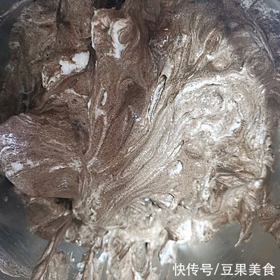 杯子蛋糕|十分钟快手菜巧克力流心杯子蛋糕，比外卖强