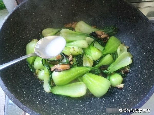 这菜，含铁量是猪肝的2倍，是核桃的3倍，看完后我默默收藏了！