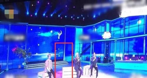 正片|钱枫未出现在《天天向上》中，预告与正片内容不同，舞台仍有空位