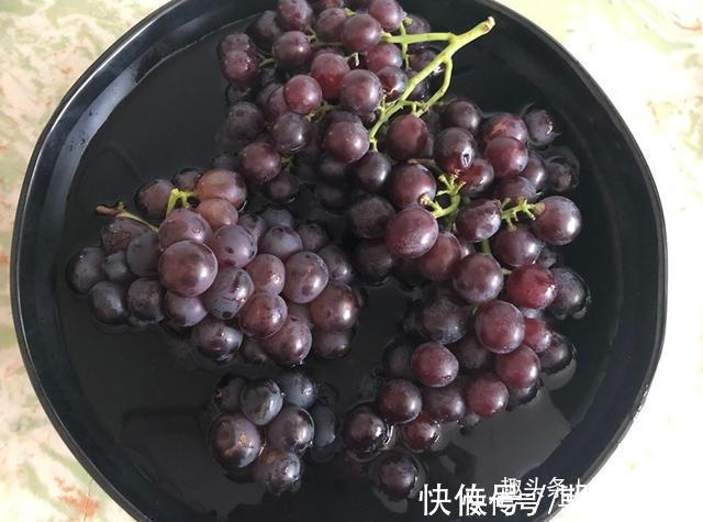 正确做法|洗葡萄时，用盐水洗等于吃虫卵！教你正确做法，连葡萄皮都能吃