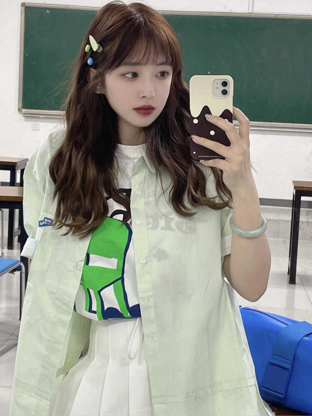 好看|秋天不建议直接穿T恤，这样叠穿洋气又高级，主要是显好看