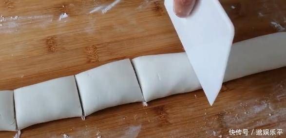 香喷喷的芝麻球,又甜又软的糯米,赶快去做吧