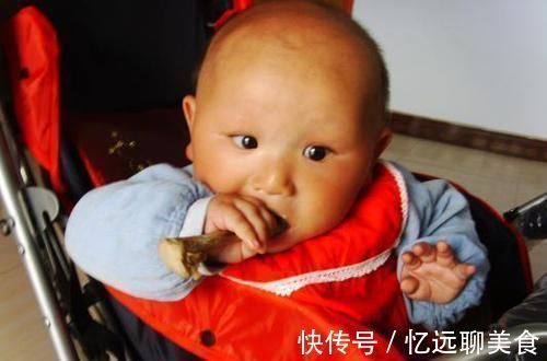 睡眠质量|告诫娃在睡前,宁可饿着也不能碰的3种食物,不然伤脾,不发育