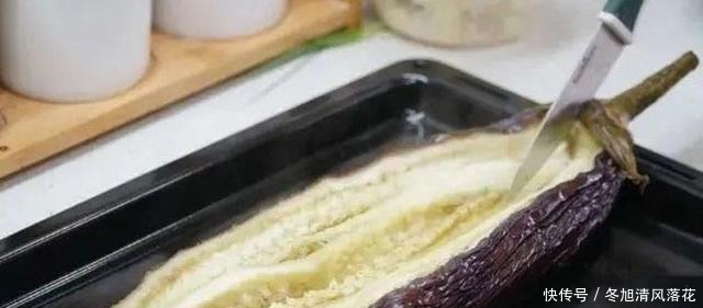 茄子这样吃,不仅特别入味还香辣可口,比外面烧烤卖的都好吃