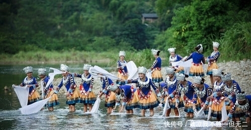 在清明假期中，旅游收入超10亿的省份有几个？前三名让人意想不到