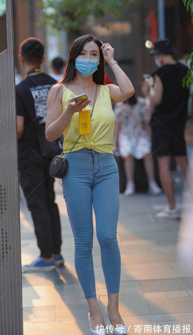 女生 喜欢穿牛仔裤的女生通常身材都是棒棒的,尽显苗条身材