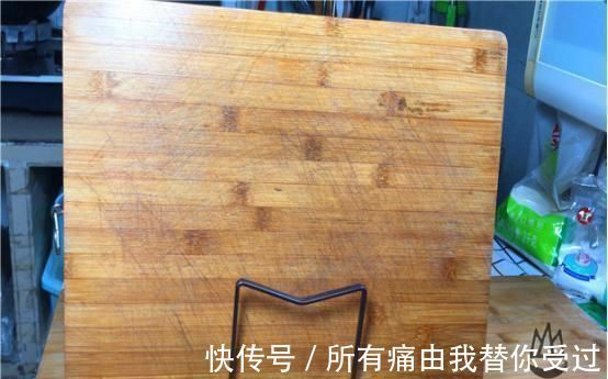 霉菌|菜板脏了，万万不可用洗洁精洗，教你一招，立马干净如新还不发霉