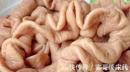 猪大肠原来还可以这样清洗？大厨教你一招，一个矿泉水瓶就能搞定
