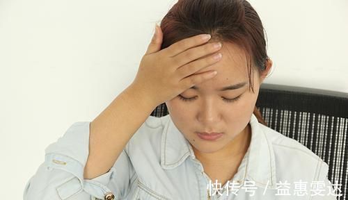 疼痛|肩膀疼痛當作是肩周炎，卻查出肝癌，醫生：伴隨2個癥狀，別忽略
