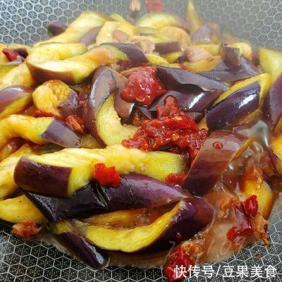 好吃|迷倒全家的蒜香红油焖茄条，真心好吃