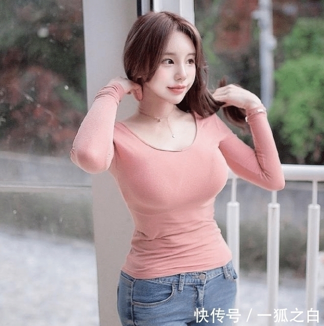 穿搭|讲真的，这种“蚂蚁”腰线，穿修身上衣非常好看吧