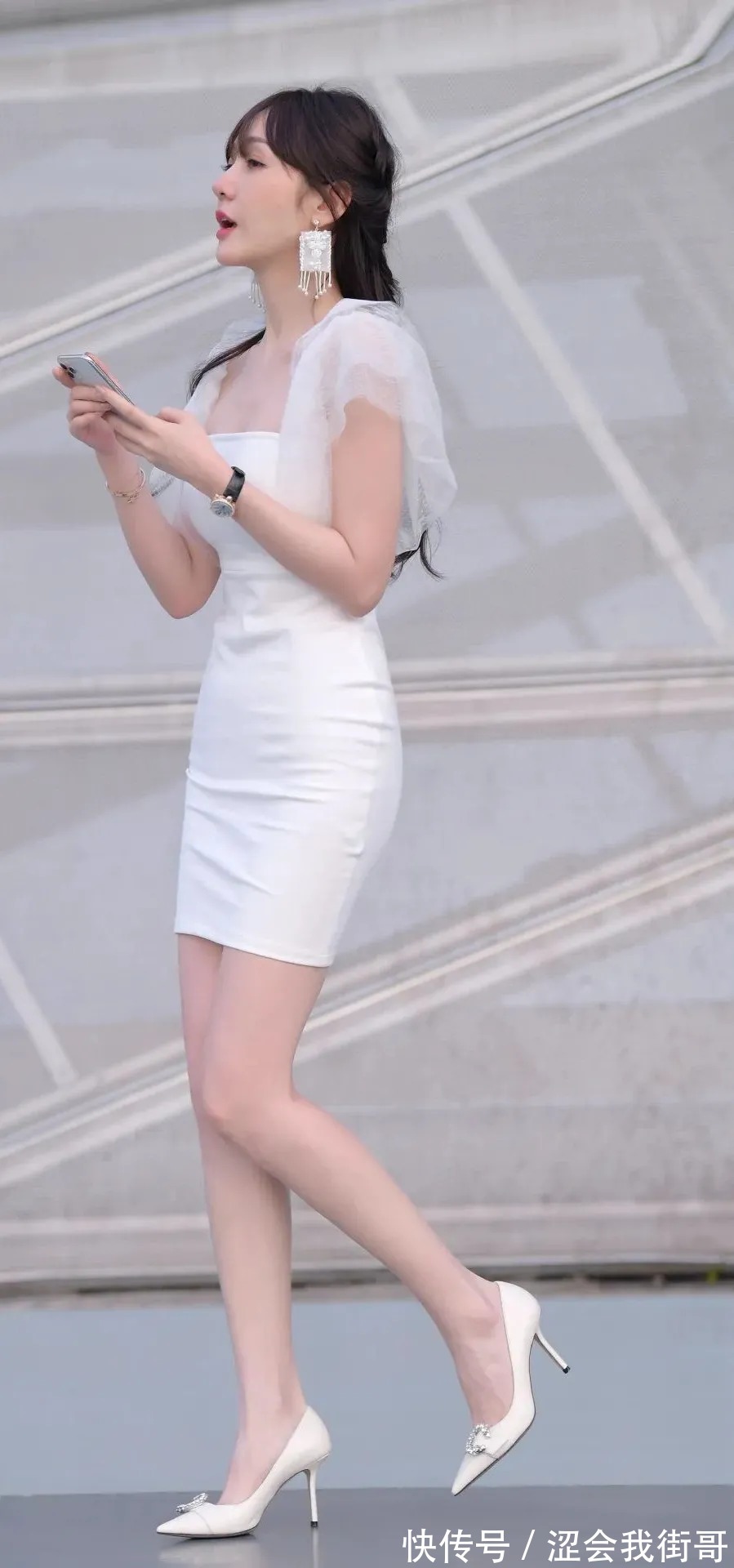时髦 小白裙搭配高跟鞋,时髦亮眼