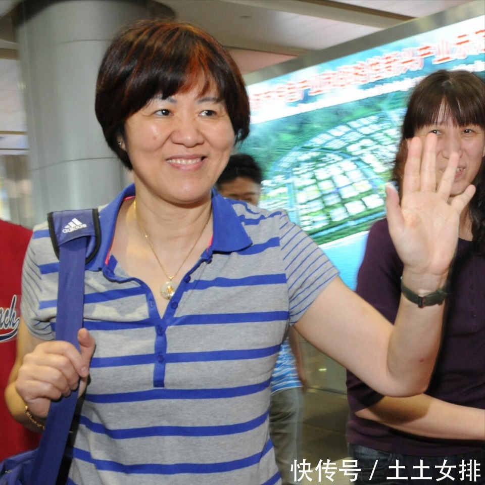 中国女排功勋教练离任!排协该不该给郎平一个正式的“退休仪式”