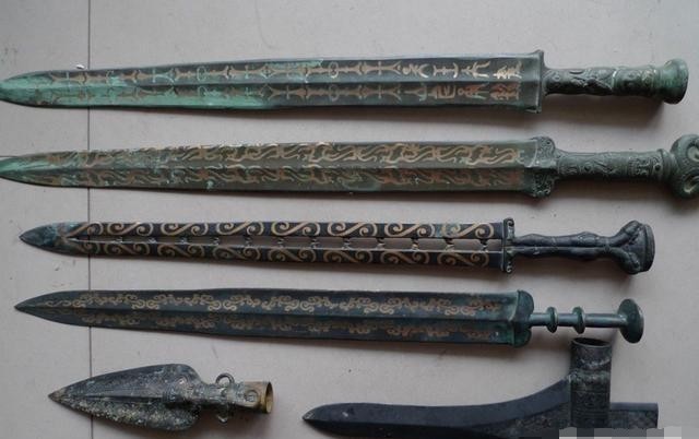 青铜器|秦始皇陵开挖,将军像压着一把剑搬开雕像,瞬间弹直,剑现在在哪