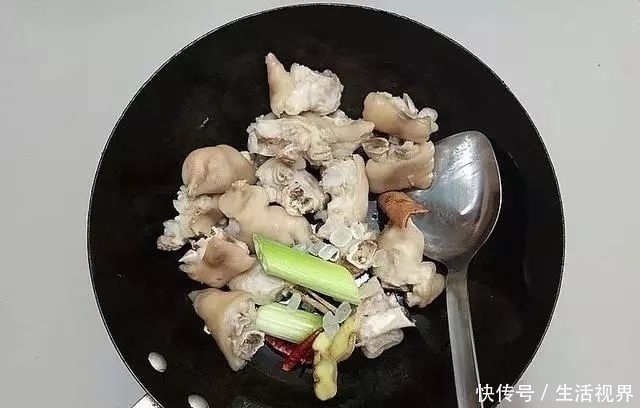 下饭|猪蹄的新做法,只要锅里加入它,好吃又下饭,一上桌就抢光了