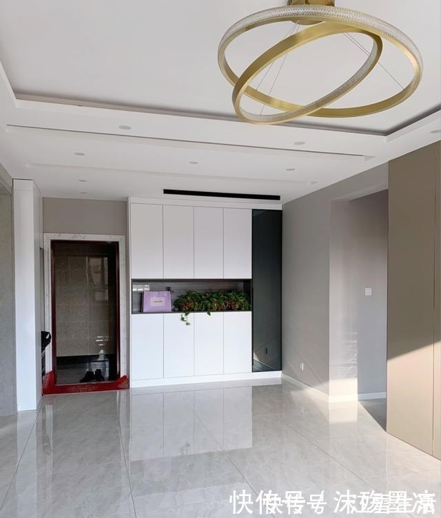 轻奢风|装修轻奢风,保洁做完很漂亮,全屋贴墙布,硬包做电视墙很喜欢!