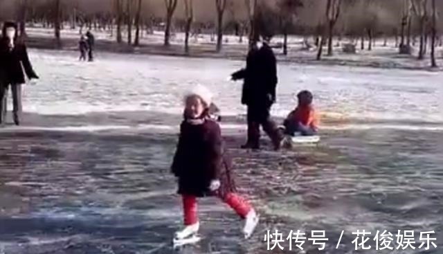 冬天|小女孩花样“滑旱冰”走红,网友:厉害了,这套操作确实很专业!