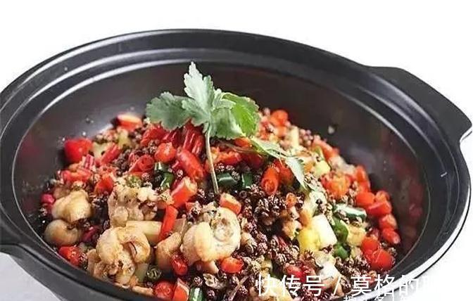 美食推荐：渣辣子炒莲片、麻香跳跳蛙、韭香蛋皮煨鲚门制作方法