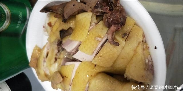  上桌|老公请发小来家里玩，我顶着高温下厨招待，上桌后觉得倍有面子！