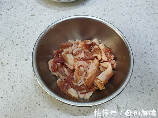 做辣椒炒肉,先炒辣椒还是先炒肉?不少人搞错了,难怪不香不好吃