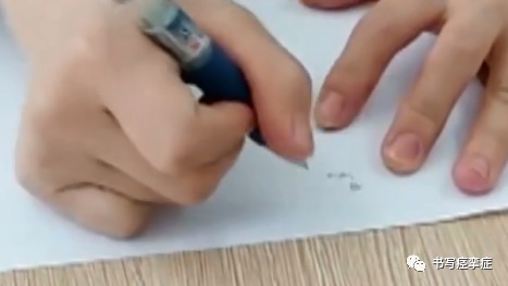 中老年人|女孩书写痉挛11年，写字、拿筷握鼠标，姿势怪异