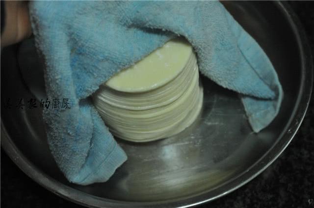 饺子|儿子三天两头要吃此早餐,平底锅一烙10分钟就上桌,解馋还顶饱