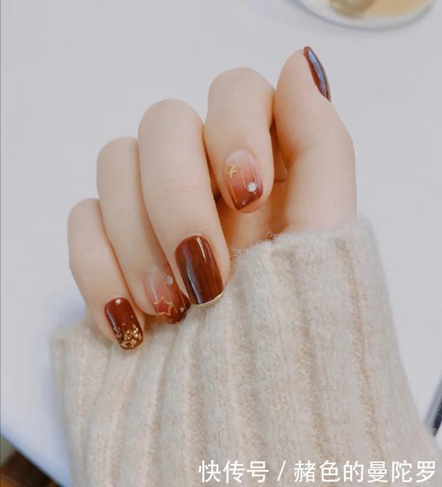 元气满满|新年美甲盘点,焦糖豹纹温柔又气质,红色喜庆正应景,你喜欢哪个