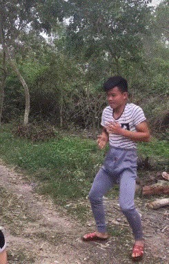 |搞笑GIF趣图:你刚下来的时候经历了什么,怎么这么顽皮呢!