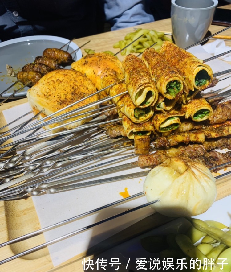 可以边听歌看电影的烧烤店