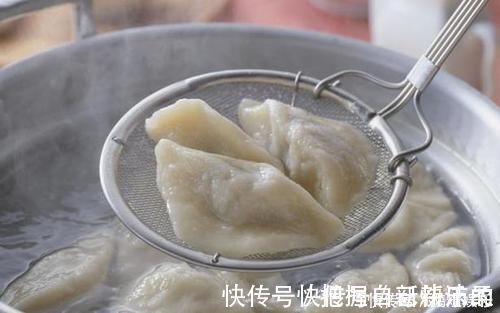 饺子馅|煮饺子时,盖锅盖还是不盖锅盖多数人做错了,难怪饺子老破皮