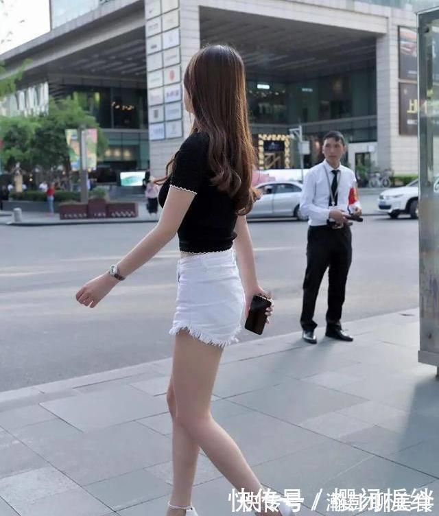 喇叭裤|牛仔裤是一年四季的“常青树”,时尚而显瘦,哪有那么多