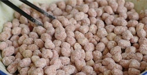  年夜饭花生好吃做法，打2鸡蛋，老做法教给你，吃一次就忘不了