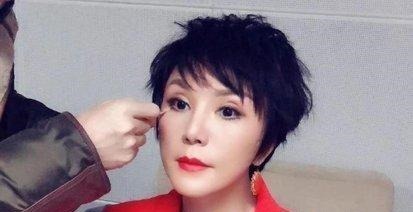 她威胁央视用自己的节目压轴,被驳回后直接罢演,最终惨遭封杀