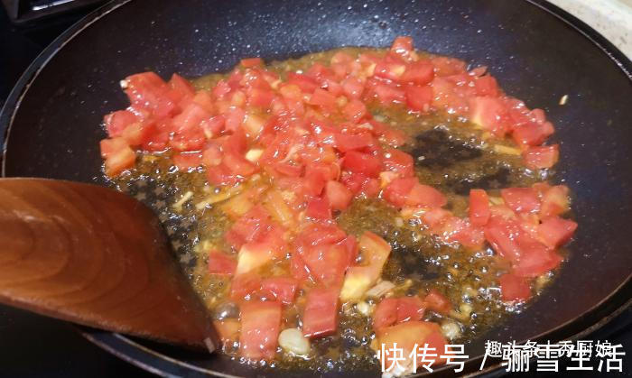 老豆腐|秋天最该吃此道菜，一煎一蒸就上桌，又香又解馋，营养好吃不上火