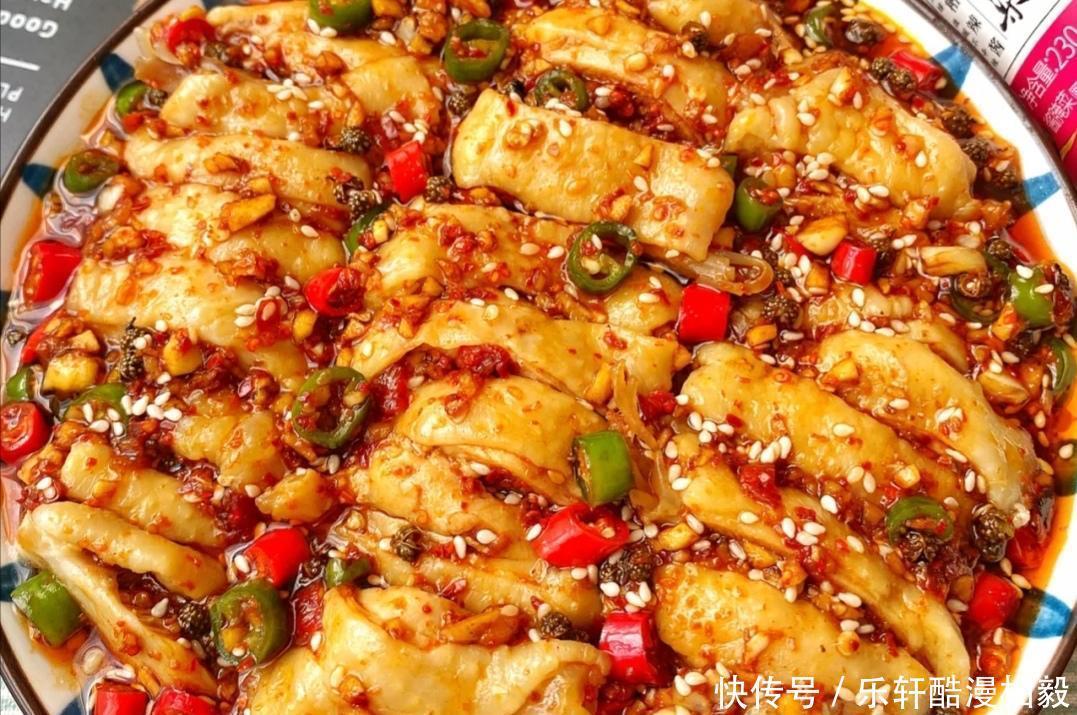 年夜饭凉菜推荐麻辣口水鸡，皮蛋拌豆腐，凉拌千张胡萝卜黄瓜丝