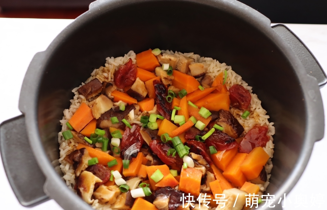 橄榄油|天一热,我家就爱做这道懒人饭,3种食材焖一锅,好吃又简单